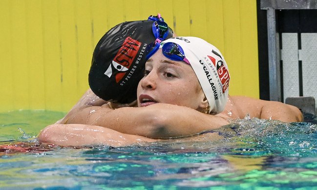Mollie O'Callaghan hugs Lani Pallister after winning 200m freestyle.