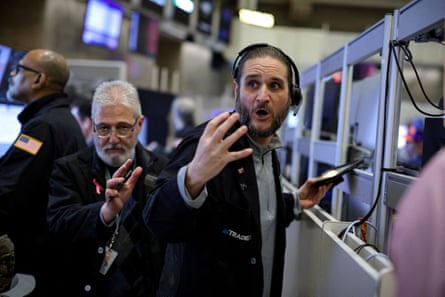 Traders at New York stock exchange
