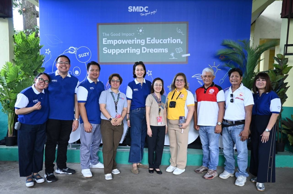 THE GOOD GUYS (From left) Pamela Ann de Guzman, SMDC assistant vice president (AVP) for Project Development and Management; Joseph Lawrence Cruz, SMDC AVP for Project Development and Management; Adonis Abril Camarinas, SMDC senior project development and management manager; Princess Maniti, Department of Education representative; Grace Evangeline Sta. Ana, SMDC executive vice president and Head of Core Operations; Vilma Liao, principal of Cutcut Elementary School; Thelma Indiongco, administrator of Barangay Cutcut; Marcelino Palo, kagawad of Barangay Cutcut; Crisanto de Leon, president of Senior Citizens of Barangay Cutcut; and Rosita Jimenez, SMDC AVP for Marketing. PHOTO FROM SMDC