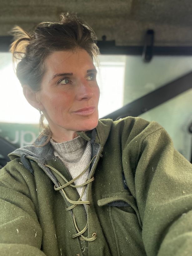 Amanda has been linked to Robert