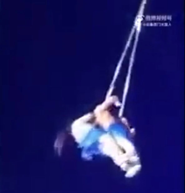 Zhang Moumou reportedly failed to catch his wife, Sun, between his legs