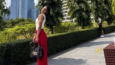 A woman recalled feeling unnoticed and independent in Singapore, contrasting it with constant social commentary back home. (X/@sanyayyyy)