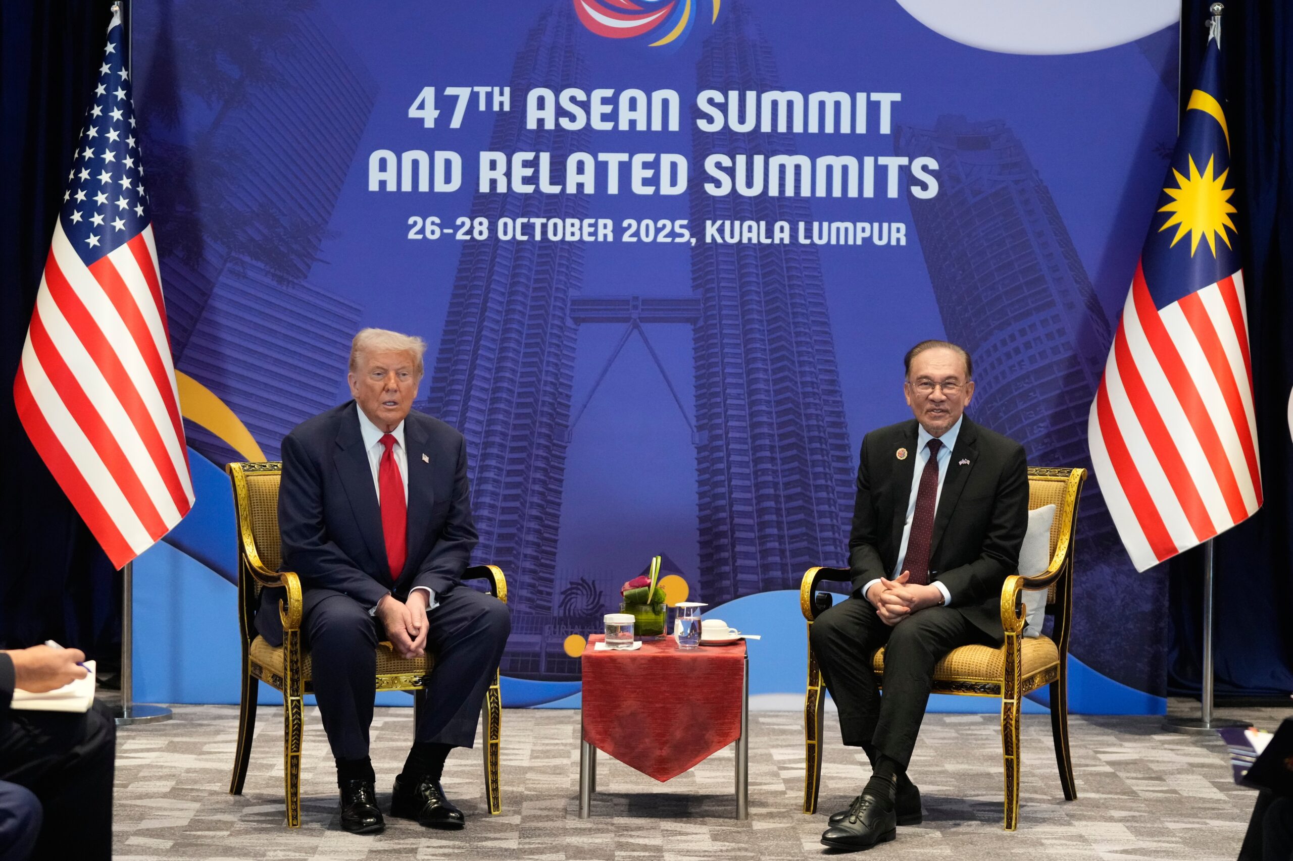 President Donald Trump meets with Malaysia's Prime Minister Anwar Ibrahim on the sidelines of the ASEAN Summit in Kuala Lumpur, Malaysia, Sunday, Oct. 26, 2025. (AP Photo/Mark Schiefelbein)(AP) President Donald Trump meets with Malaysia's Prime Minister Anwar Ibrahim on the sidelines of the ASEAN Summit in Kuala Lumpur, Malaysia, Sunday, Oct. 26, 2025. (AP Photo/Mark Schiefelbein)(AP)