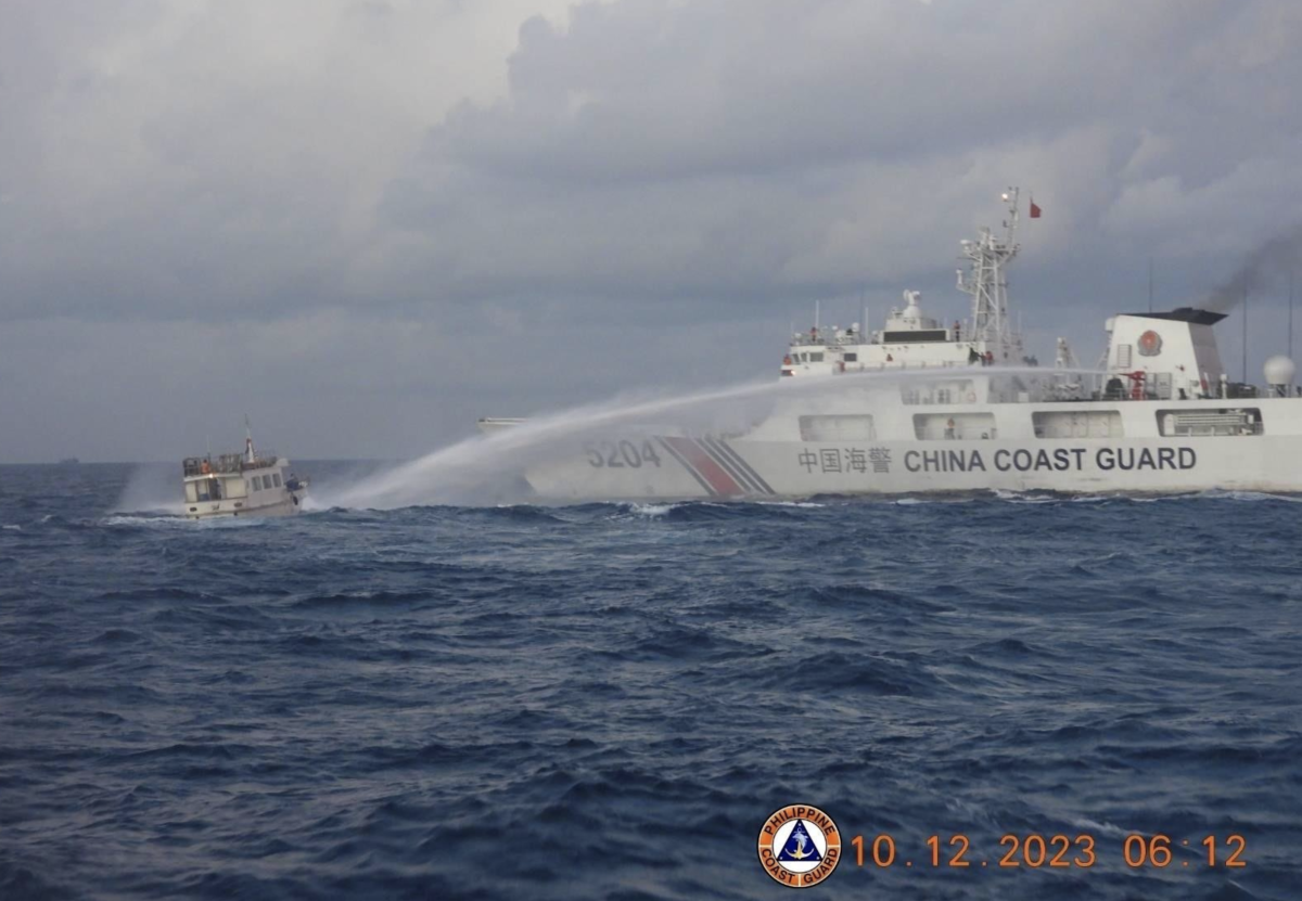 Chinese Coast Guard Deploys Water Cannon