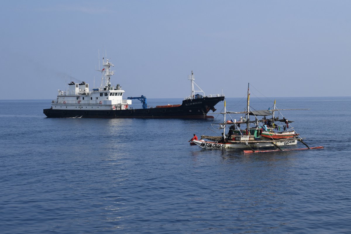 Filipino Fishermen Pass Chinese Coast Guard Ship