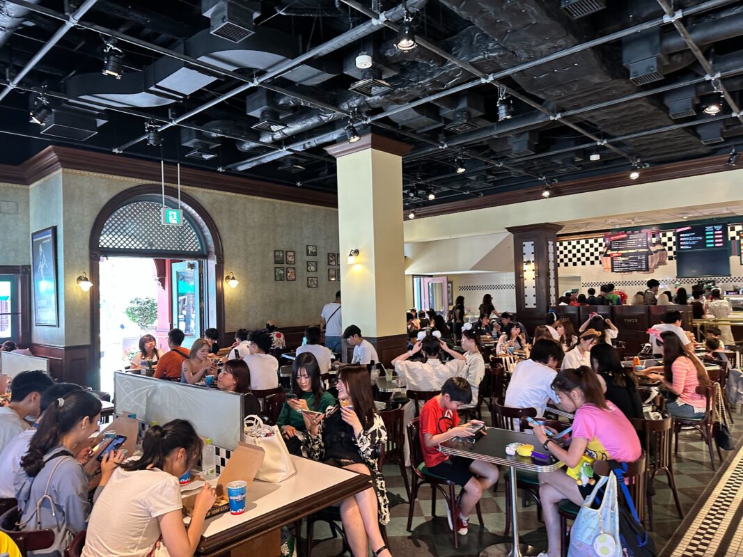 REVIEW: We Tried Garlic Shrimp Pizza at Universal Studios Japan 3 garlic shrimp pizza tdr27