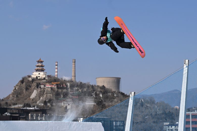 Su does his final big-air run at the Beijing Olympics in 2022.