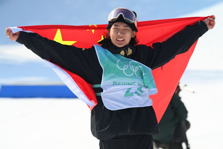 Su celebrates after winning the big-air event at the Beijing Olympics.
