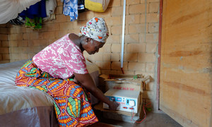 The Zambia Green Jobs Programme led by the ILO has trained women in the assembly and installation of solar technology. (file 2015)