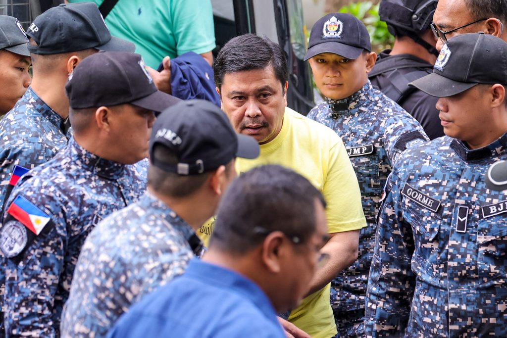 Jinggoy Estrada arrives at Sandiganbayan for arraignment