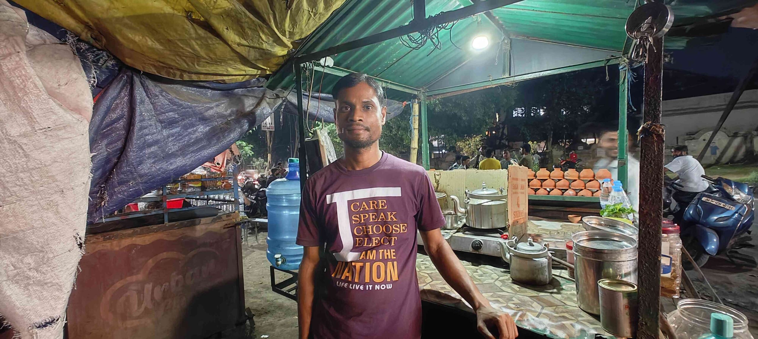 Pratham Mahto sells tea in Ranchi. Photo credit: Nolina Minj