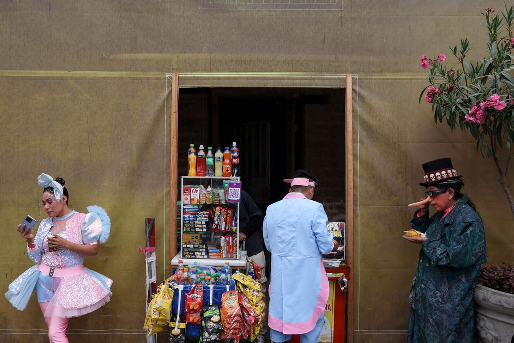 Clowns parade through Lima to celebrate Clown Day